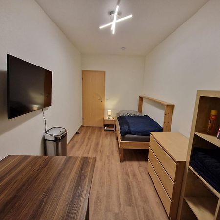 Einzelzimmer In Ruhiger Lage --- Check-In Mit Schluesselkasten เมพเพิน ภายนอก รูปภาพ